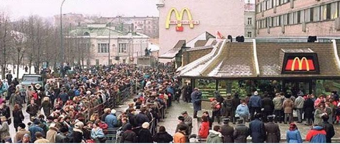 Открытие МакДональдса в Москве (10 фото)