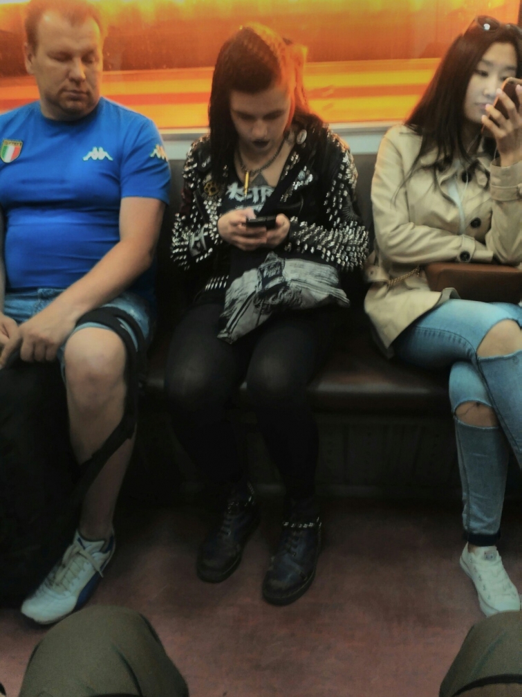 Мода от народа или 19 беспощадных пассажиров российского метро