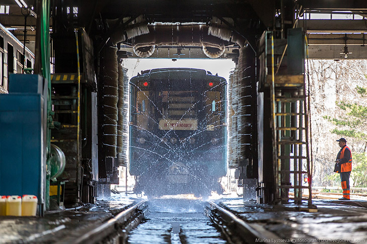 Как моют вагоны метро Как моют вагоны метро