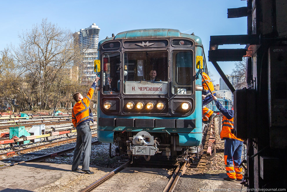 Как моют вагоны метро Как моют вагоны метро