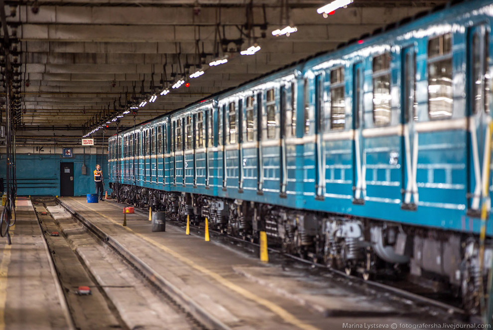 Как моют вагоны метро Как моют вагоны метро