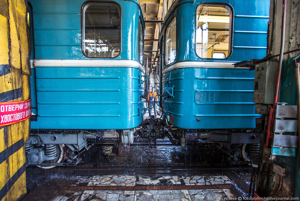 Как моют вагоны метро Как моют вагоны метро