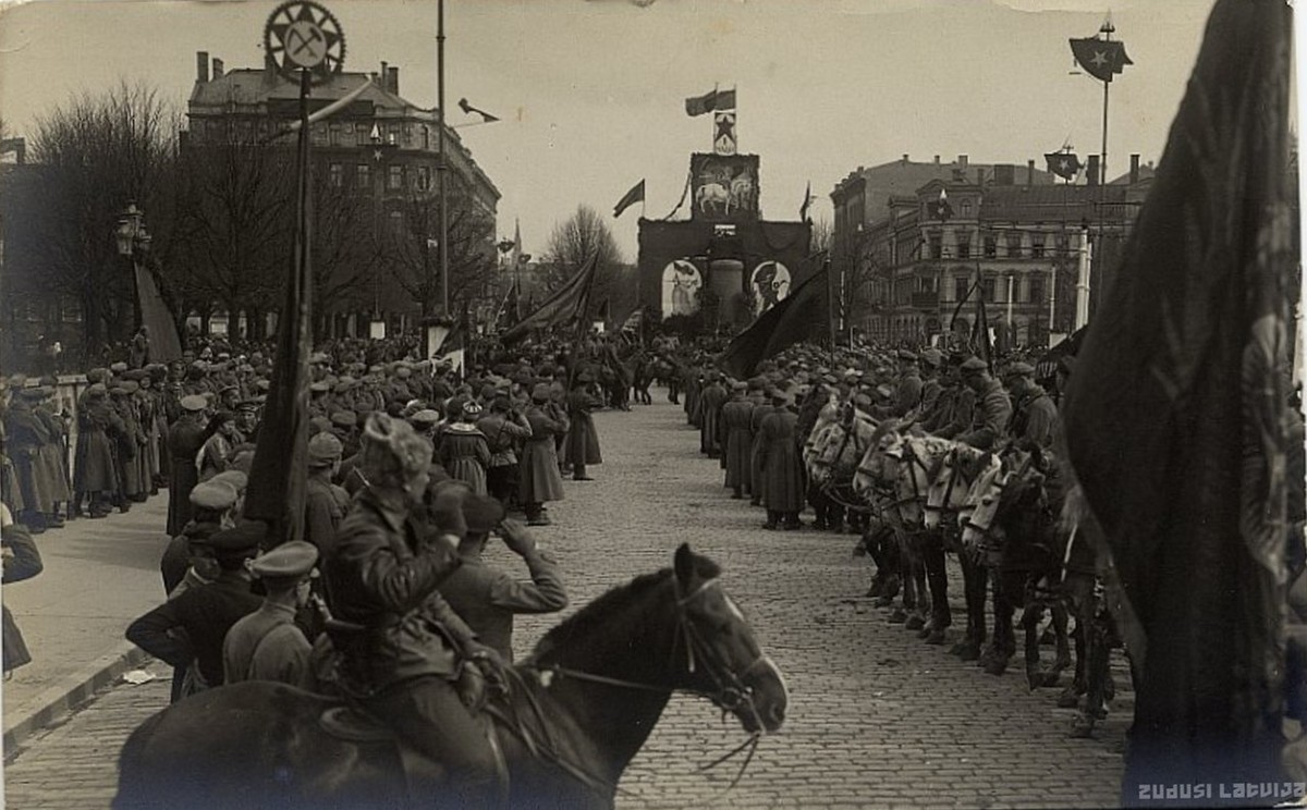 Как праздновали 1 мая в 1917-1933 годах