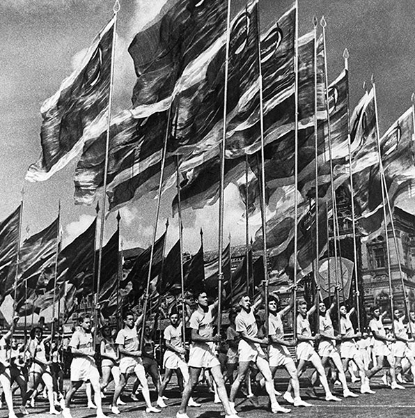 Советский Первомай: хроника за 66 лет