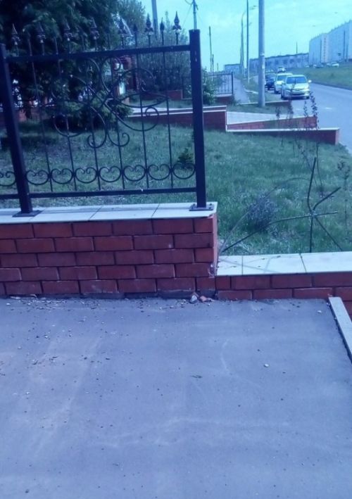 Неправильный тротуар в Набережных Челнах
