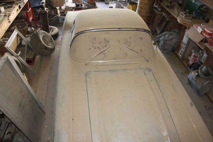 Простоявший 44 года в гараже Chevrolet Corvette С1 продают за 36 700 долларов