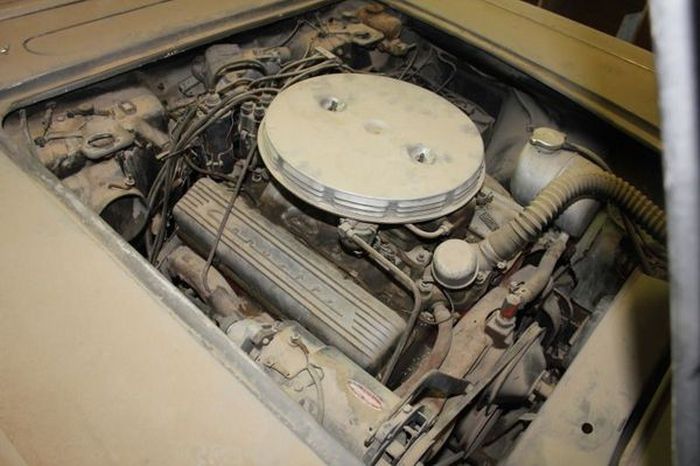 Простоявший 44 года в гараже Chevrolet Corvette С1 продают за 36 700 долларов