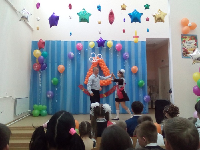 На Урале в одной из школ последний звонок прозвучал для единственной выпускницы