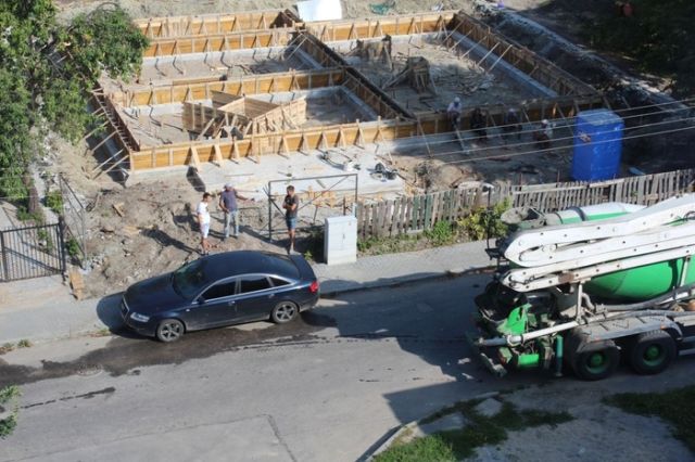 Нарушитель правил парковки, который любит крепко спать