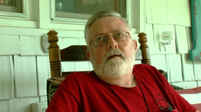 Мужчина чуть не сошел с ума, пытаясь вычислить загадочного "почтальона"