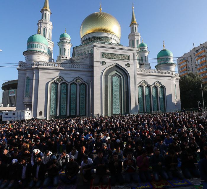 Московские мусульмане празднуют Курбан-Байрам