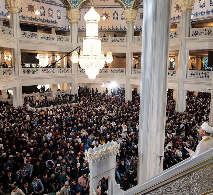 Московские мусульмане празднуют Курбан-Байрам