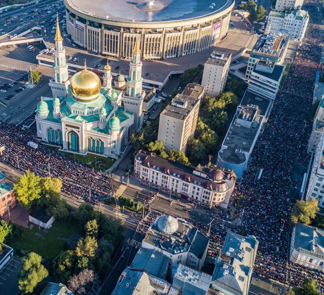 Московские мусульмане празднуют Курбан-Байрам