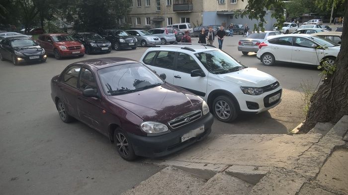 Автоледи посчитала пандус небезопасным и перекрыла заезд на него