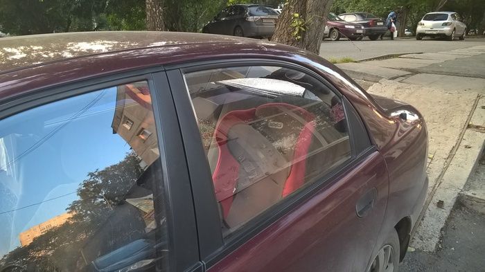 Автоледи посчитала пандус небезопасным и перекрыла заезд на него