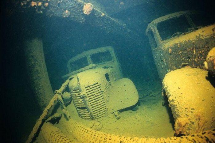 Рифы из затопленных автомобилей (28 фото)