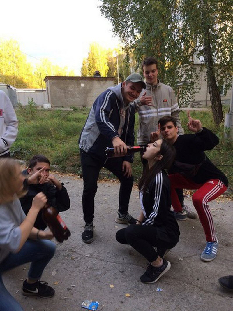 Молодежь развлекается