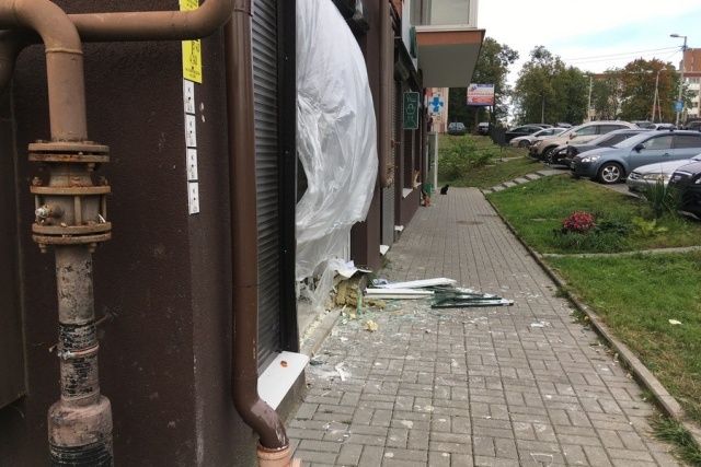 Автомобиль въехал прямо в детский учебный центр в Калининграде