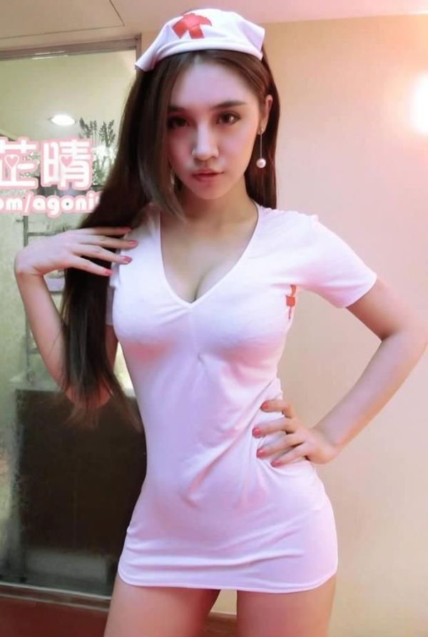 Девушки в костюмах