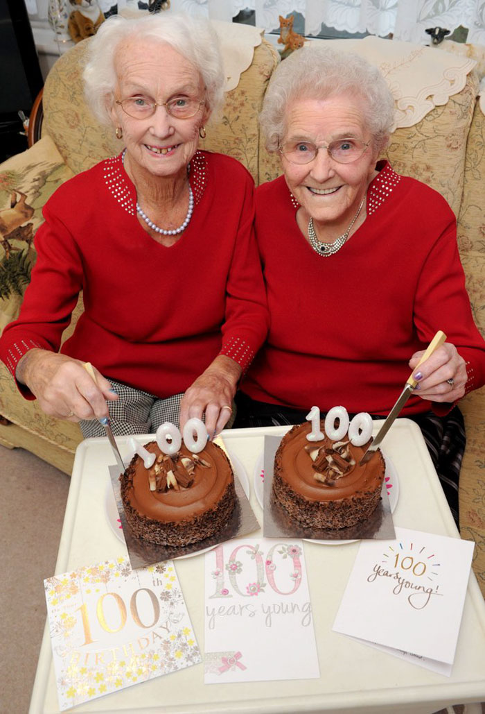 Двойняшки, отпраздновавшие 100-летний юбилей, делятся секретом долголетия