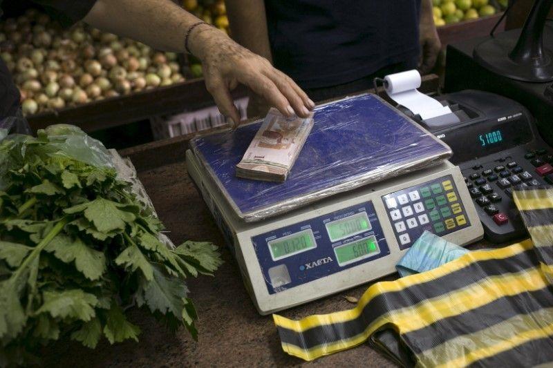 Инфляция в Венесуэле дошла до того, что деньги теперь взвешивают, а не пересчитывают