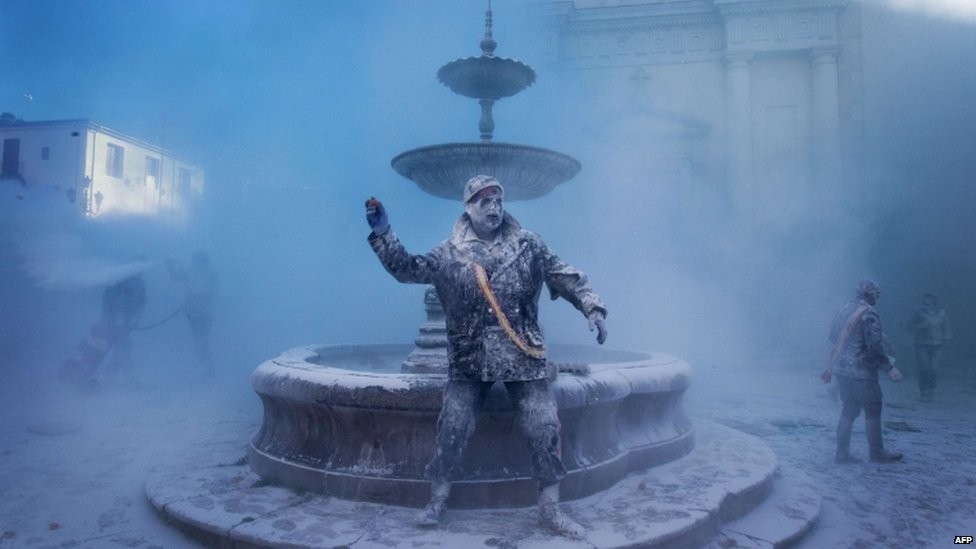 Мучная битва в Испании Мучная битва в Испании