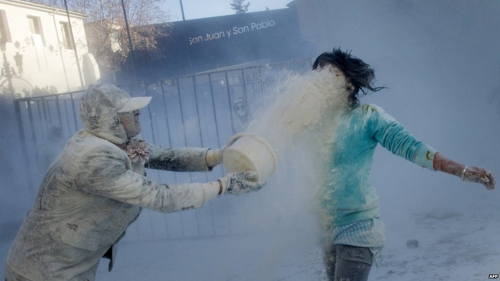 Мучная битва в Испании Мучная битва в Испании