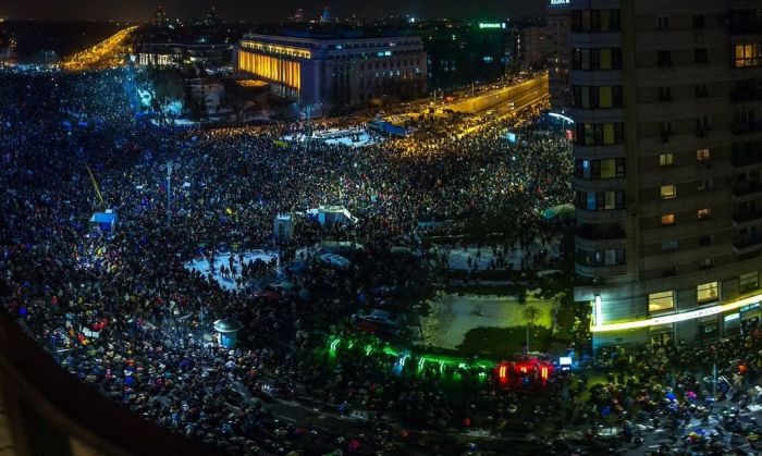 В Румынии протестуют против снятия обвинений с коррумпированных чиновников