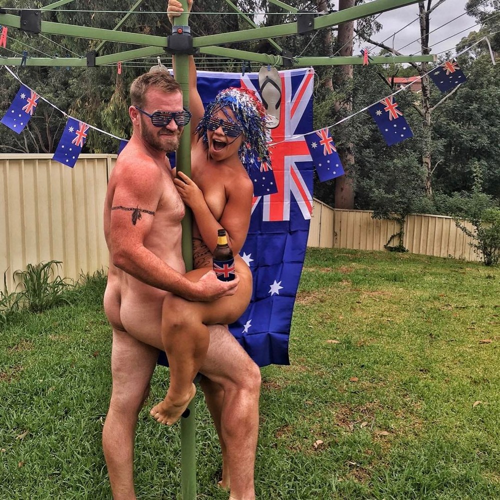 Get Naked Australia: голые австралийцы на фоне природы