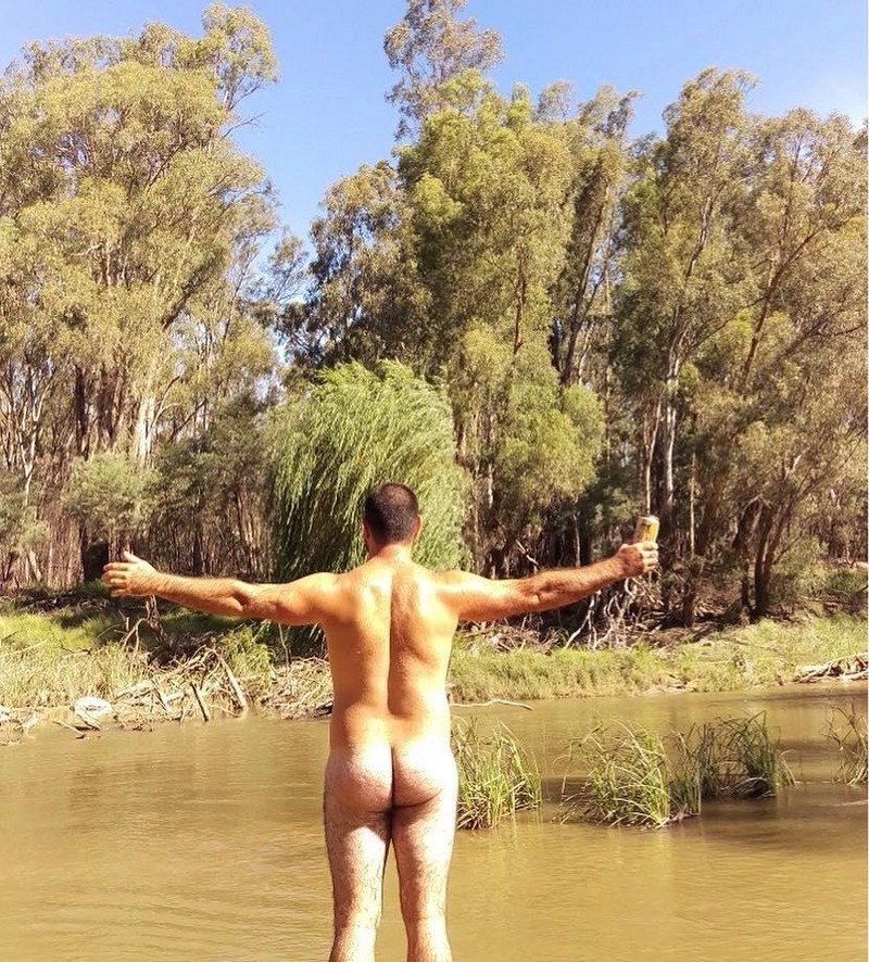 Get Naked Australia: голые австралийцы на фоне природы