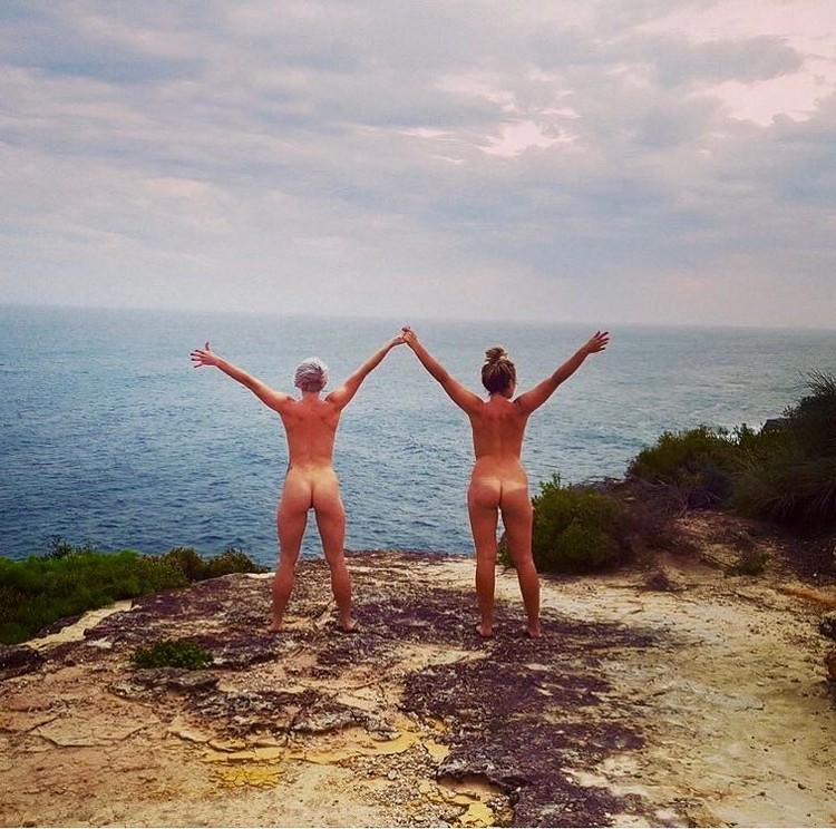 Get Naked Australia: голые австралийцы на фоне природы
