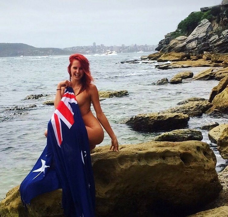 Get Naked Australia: голые австралийцы на фоне природы