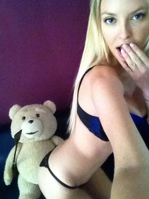 Девушки в зеркале