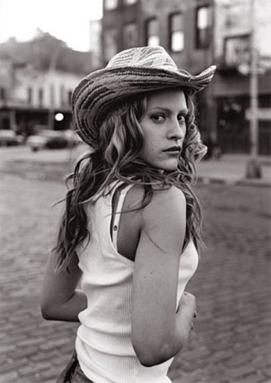 Сильная девушка Сильная девушка