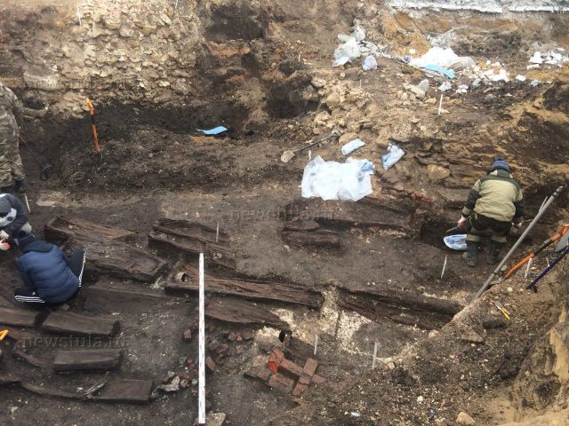 В Туле обнаружили 30 гробов с останками XVIII века