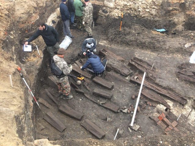 В Туле обнаружили 30 гробов с останками XVIII века