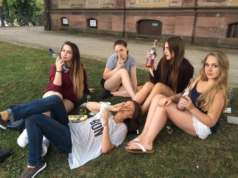 Чем занимается молодежь пока олдфаги сажают картошку