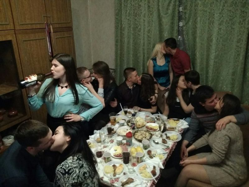Чем занимается молодежь пока олдфаги сажают картошку
