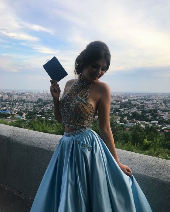 Выпускницы 2018 года делятся своими снимками в социальных сетях