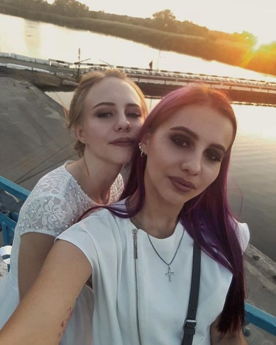 Выпускницы 2018 года делятся своими снимками в социальных сетях