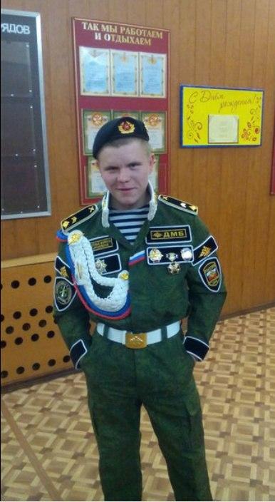 Солдат шьет - служба идет