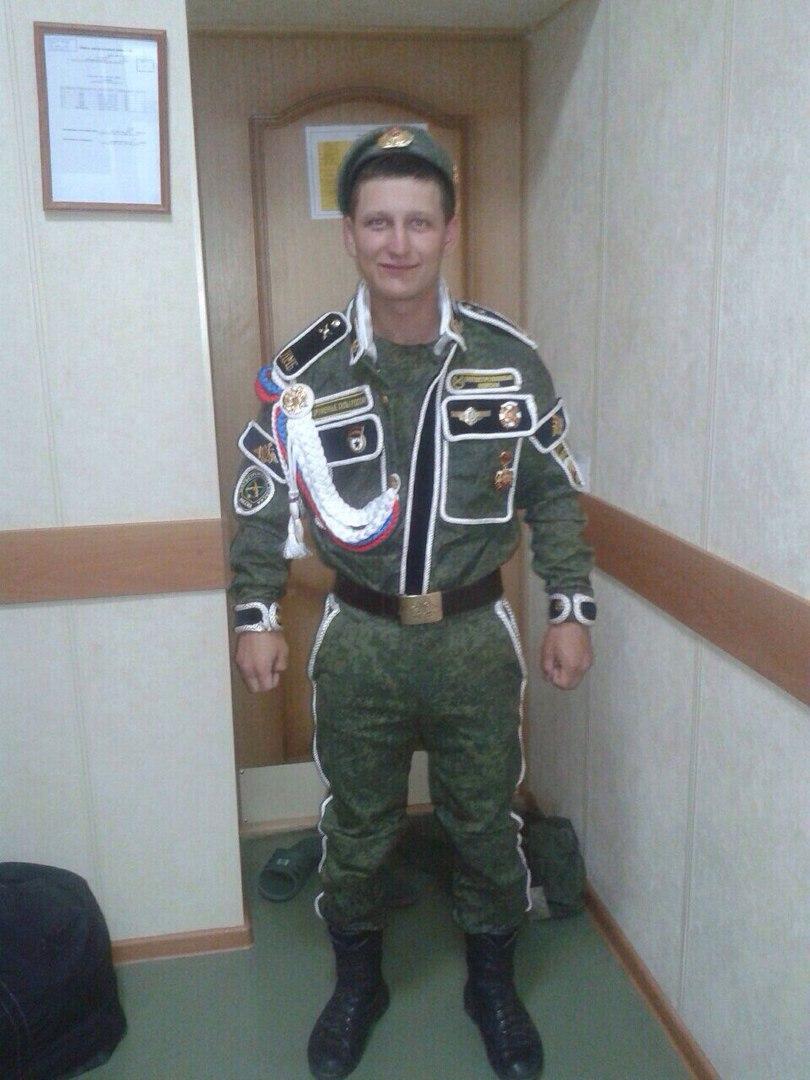 Солдат шьет - служба идет