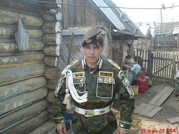 Солдат шьет - служба идет