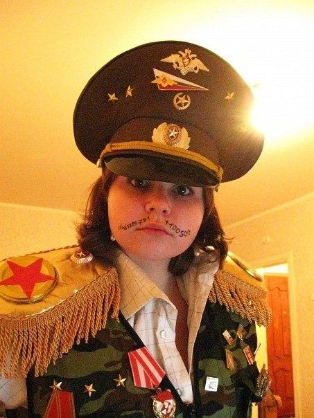 Солдат шьет - служба идет