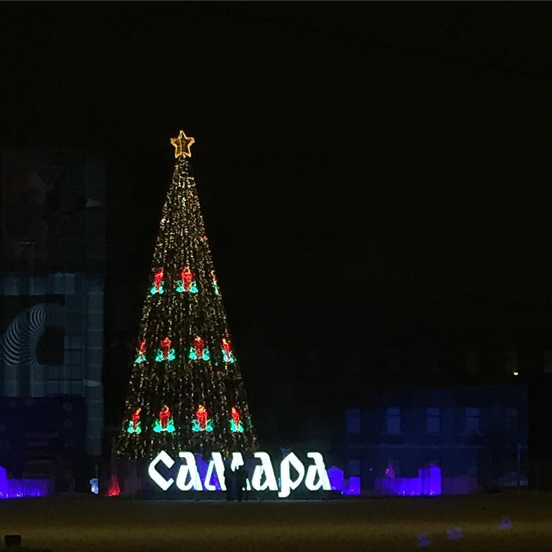Новогодние ёлки в разных городах мира