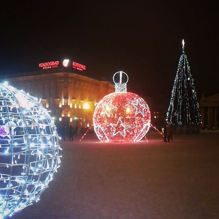 Новогодние ёлки в разных городах мира