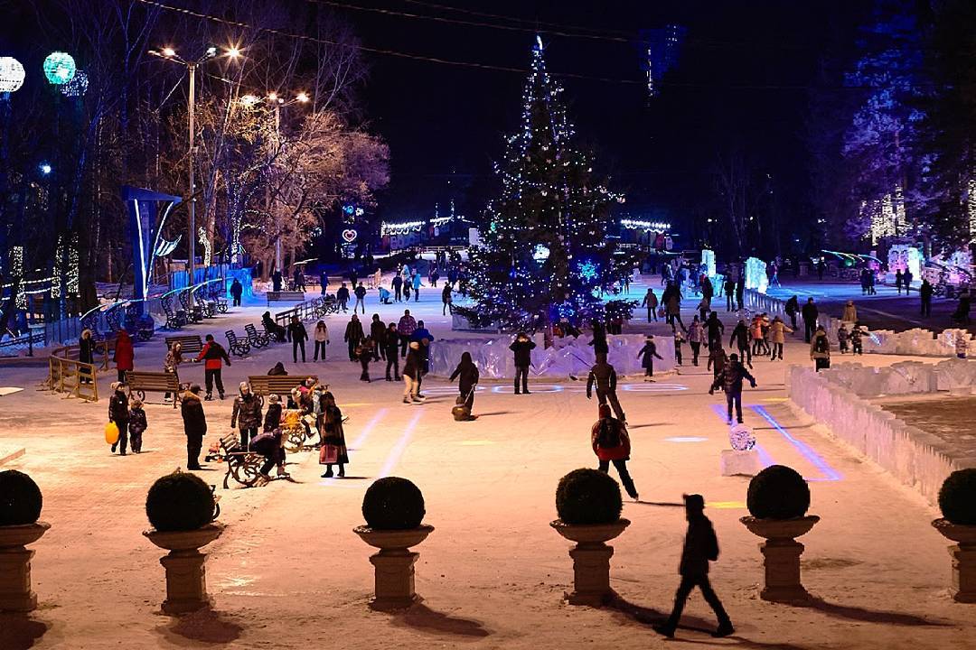 Новогодние ёлки в разных городах мира