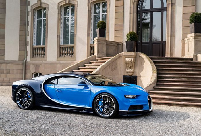 Мировая премьера гиперкара Bugatti Chiron на автошоу Geneva Motor Show 2016