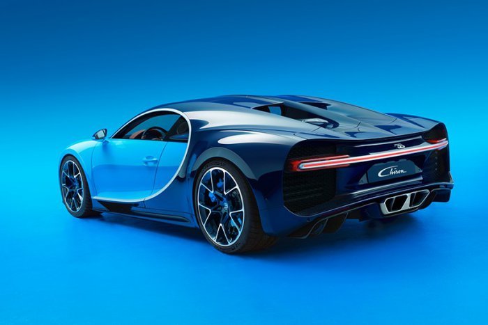Мировая премьера гиперкара Bugatti Chiron на автошоу Geneva Motor Show 2016