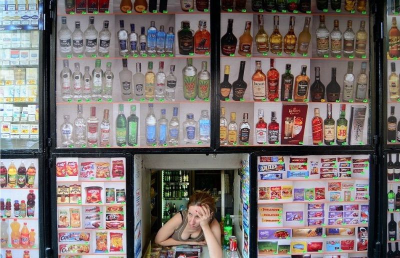 Болгарские подвальные магазинчики, в которых покупки делают на корточках